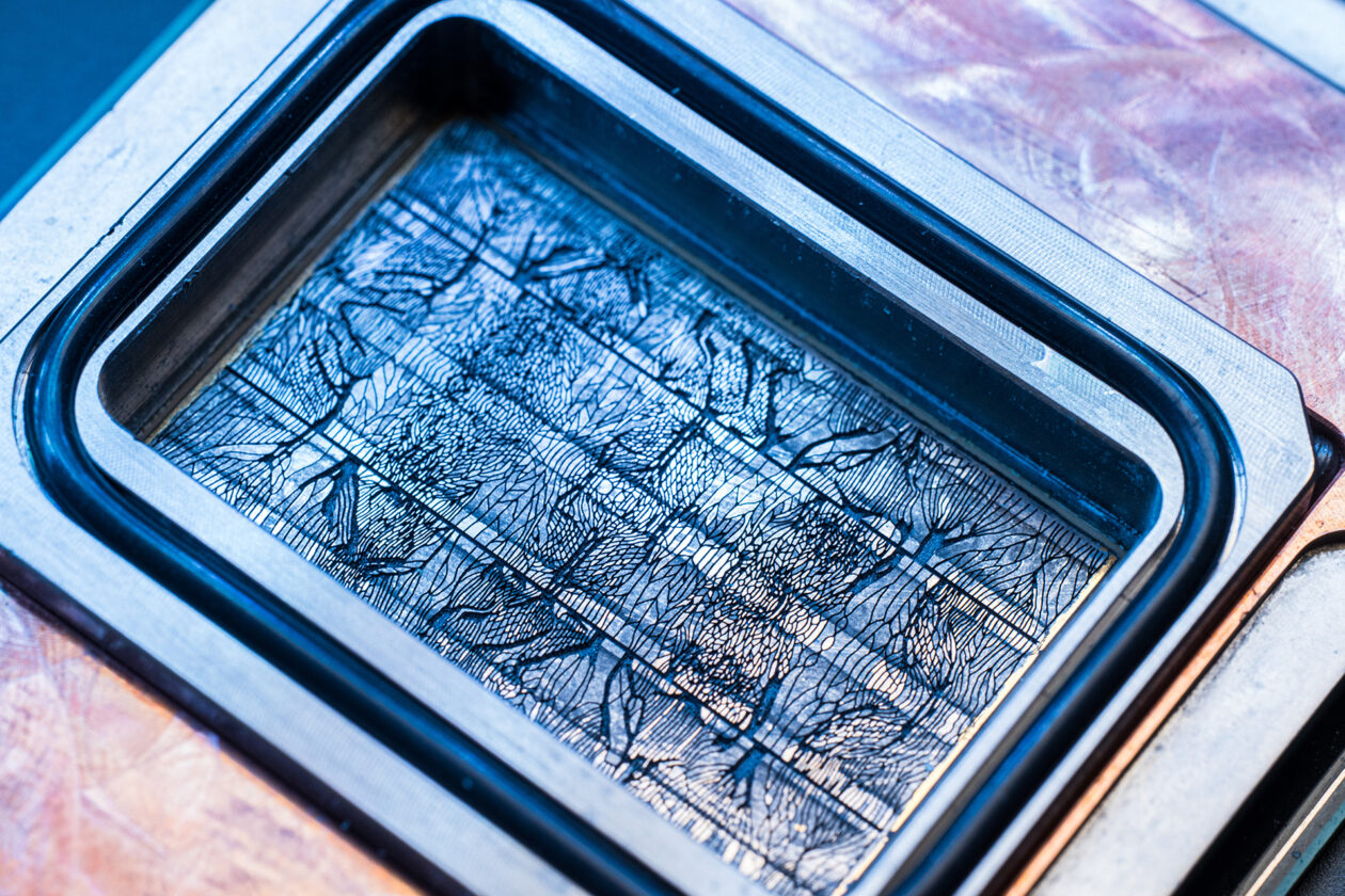 Microsoft domina o chip intenso com veias de resfriamento líquido, projetadas por IA e inspiradas em biologia